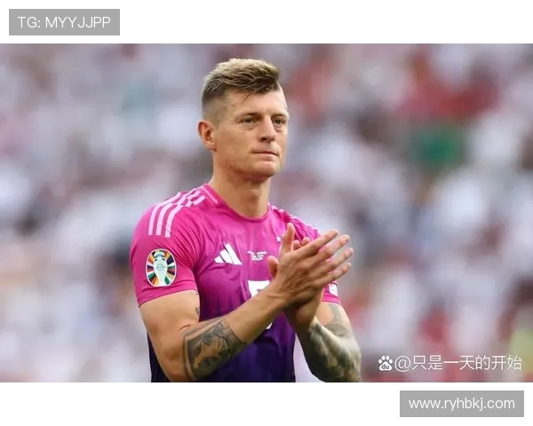 克罗斯在足球世界中的影响力与成就分析及其未来发展展望 克罗斯在足球世界中的影响力与成就分析及其未来发展展望