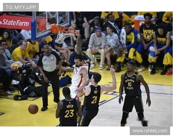 湖人队与中国篮球队激情对决展现国际篮球魅力与团队精神